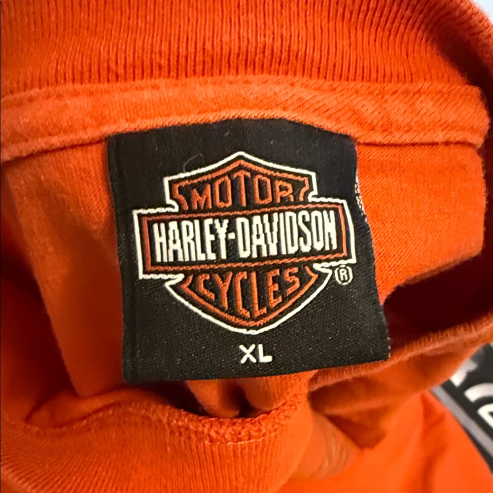 Harley-Davidson Vibrant Orange Tee and Sleek Black Bag - Picture 7 of 8
